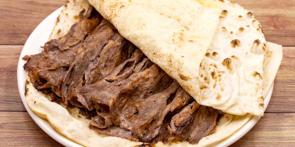 Mutlu Et Odun Ateşinde Döner