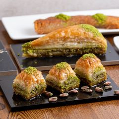 Tire Demiroğlu Baklavaları