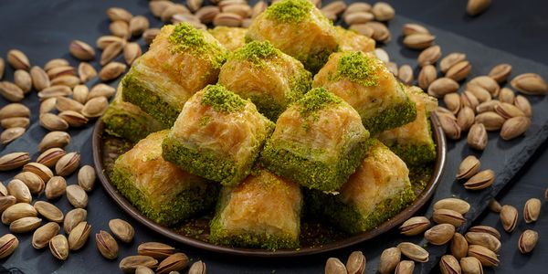 Karşıyakalı Salih Unlu Mamuller ve Tatlı