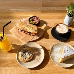 Cafe Lokal