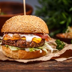 8:40 Burger & Pizza