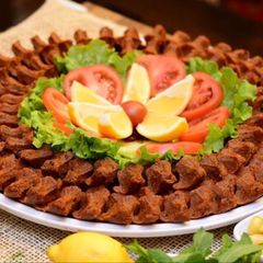 Seven Çiğ Köfte (Etsiz El Yoğurması)