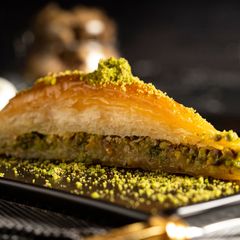 Eminzade Baklava & Dondurma